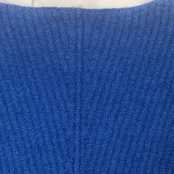 Sincerely Jules cropped cobalt blue plush v-neck sweater - Picture 10 of 11